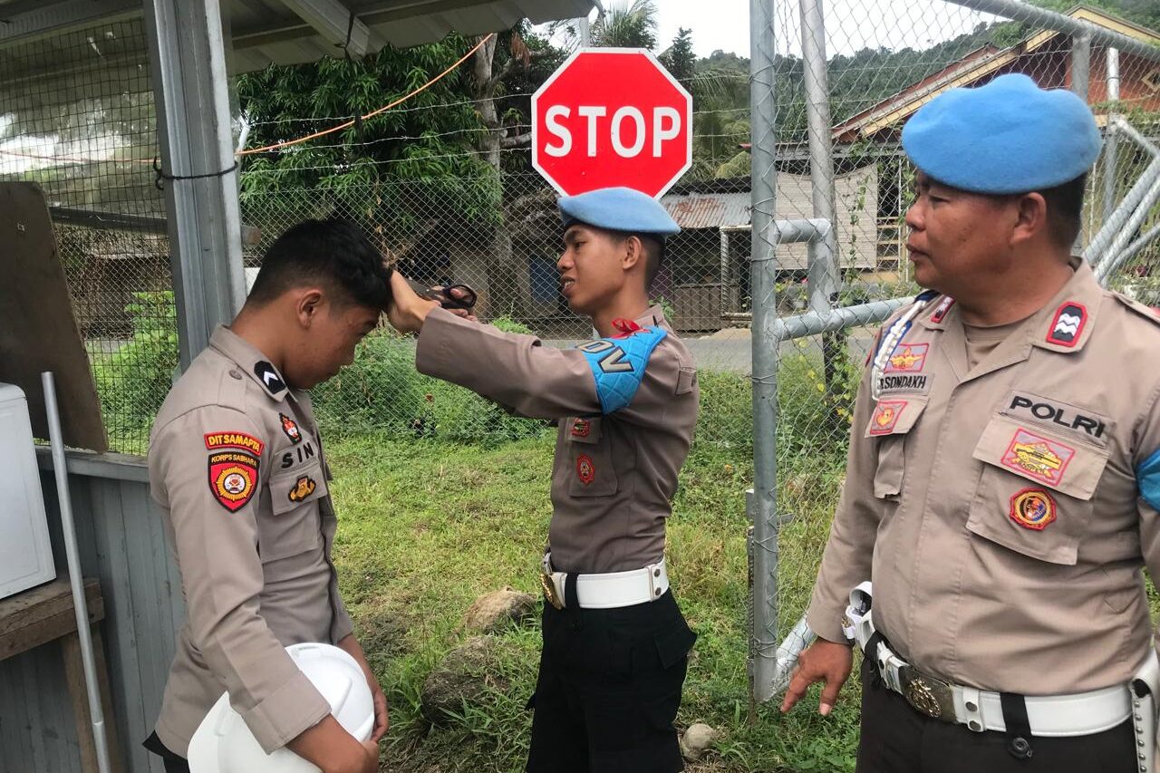 Anggota Propam Melaksanakan Gaktiblin terhadap anggota yang pengamanan di Pos Luar.